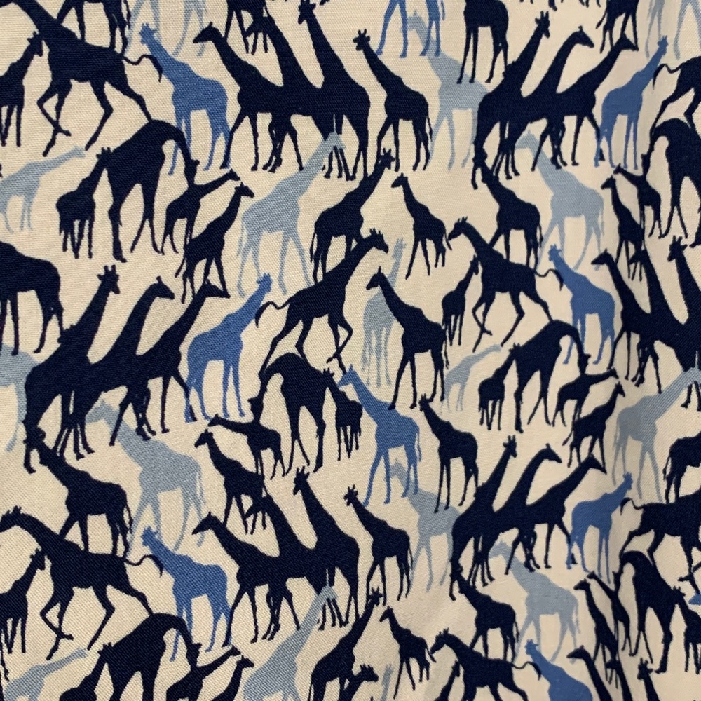 Jane & Delancey Blue Giraffe Print Button Up Shirt Size Medium - Picture 2 of 8